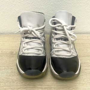 💯Jordan's size 5Y